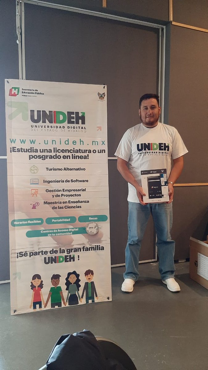 UNIDEHidalgo's tweet photo. Estudiantes beneficiados con tabletas digitales del ciclo escolar 2018-2019.
#UNIDEHCercaDeTi https://t.co/xxKekIVD3l