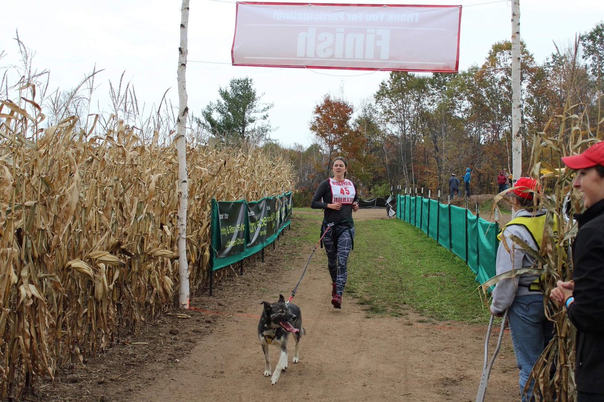 The last race on Saturday was adult canicross.  @marneleigh ran with Boudica! Also, Erin from  @OtterRunKennel ran with Ebb. Erin came in second for canicross!