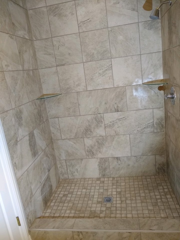 Transform your old and boring shower TODAY with a free estimate!

#nwa #nwar #kingsfloorcovering #showerremodel