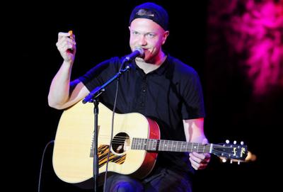 evanbuckIey's tweet photo. singing singing singing ooh la la he breaks my heart I know he thinks about her when he plays guitar and ooh la la my american boy american merican merican boy you know its my american boy https://t.co/OllxYERmhq