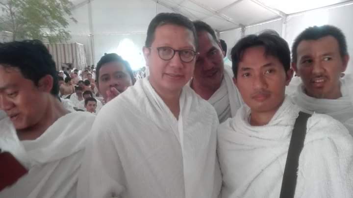 Terima kasih Pak <a href="/lukmansaifuddin/">Lukman H. Saifuddin</a>, pernah bekerja bersama Bapak.
Siap menebar kedamaian.
Kepada siapa pun.
Dimana pun.
Kapan pun..

(Arafah, PPIH-2017)