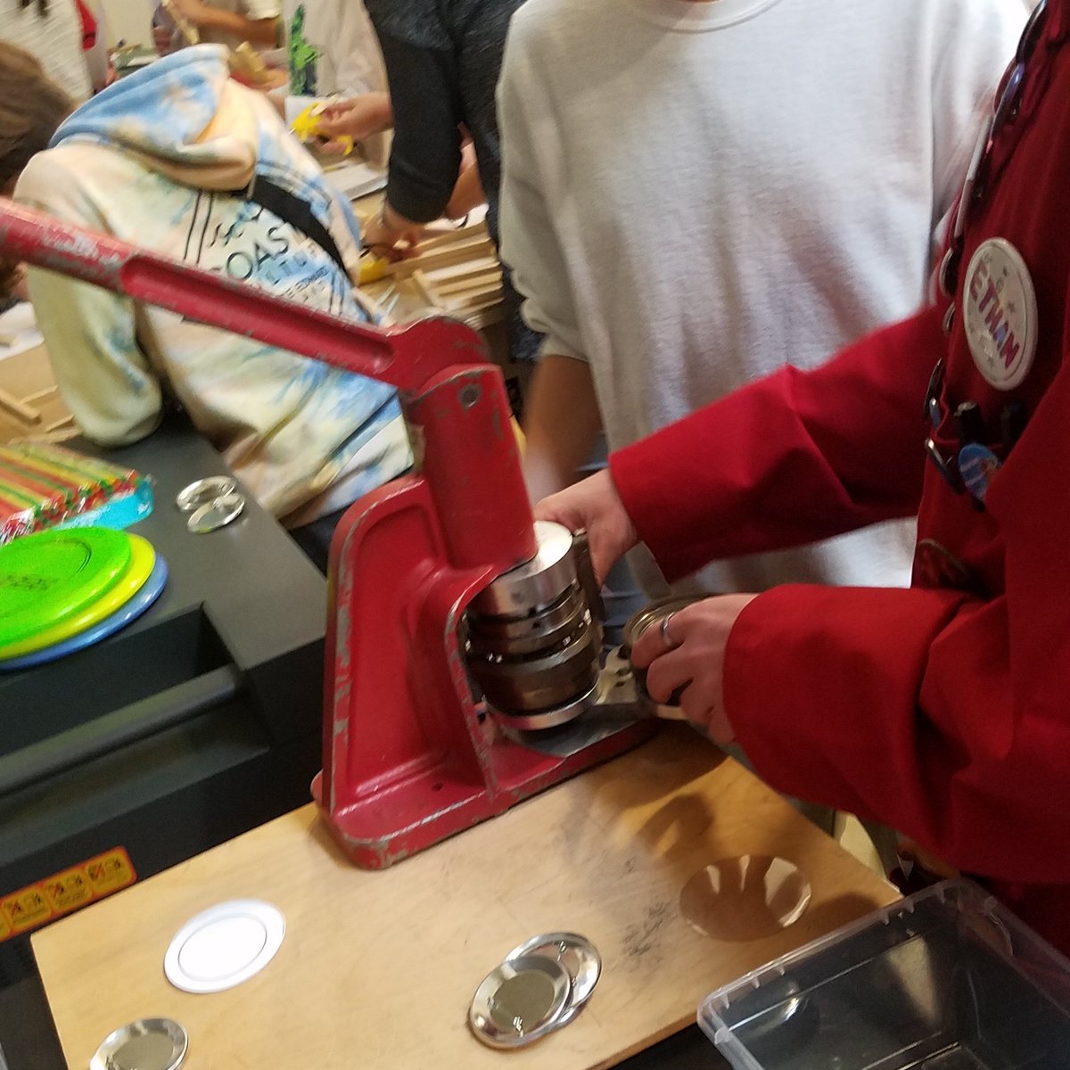 JFVandermeij's tweet photo. #STEAMresidency is off to an exciting start. Thanks to @OntScienceCtr metal shop for getting the awesome old button press working, and to #OSCSS students for your support. Can't wait to see what @GeneralMercerPS students come up with! https://t.co/NRL0pzrzbk
