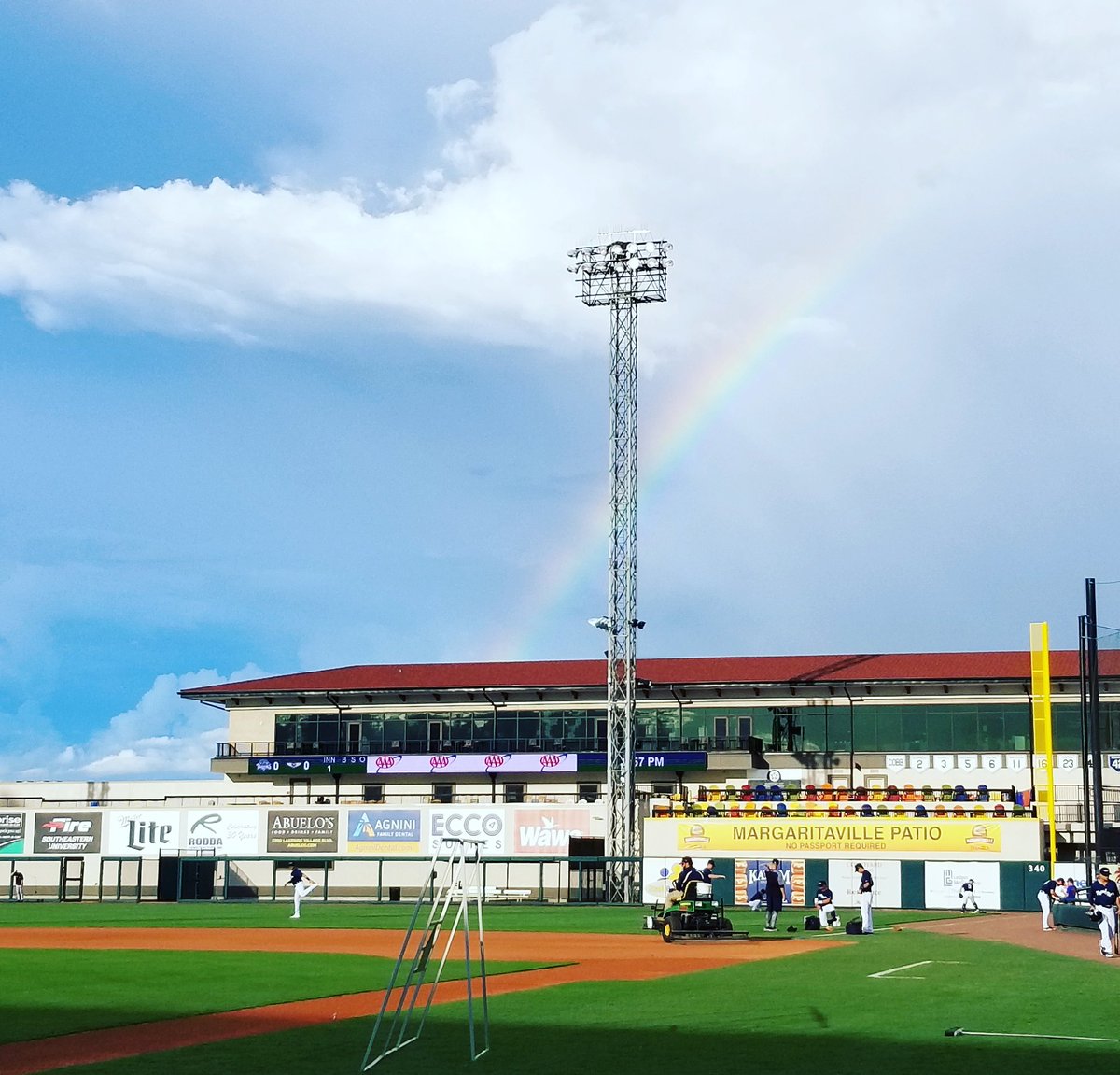LkdFlyingTigers's tweet photo. We guess there really is gold at the end of a 🌈 #bringusspring https://t.co/IksDE8oByM