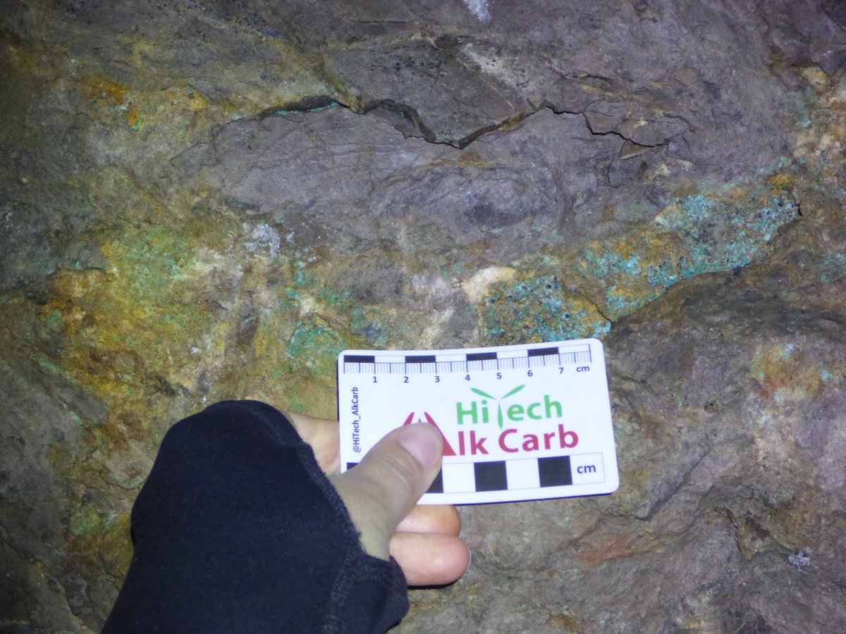 DrHollyElliott's tweet photo. Today Economic Mineral Deposit students from @DerbyUni @derbyuniesrc visited #Ecton Mine to learn about #Derbyshire #mining and #heritage . They learnt about the importance of structure by using a Schmidt Hammer and saw some of the mined Pb-Zn-Cu veins underground. https://t.co/YZa75NRBLe