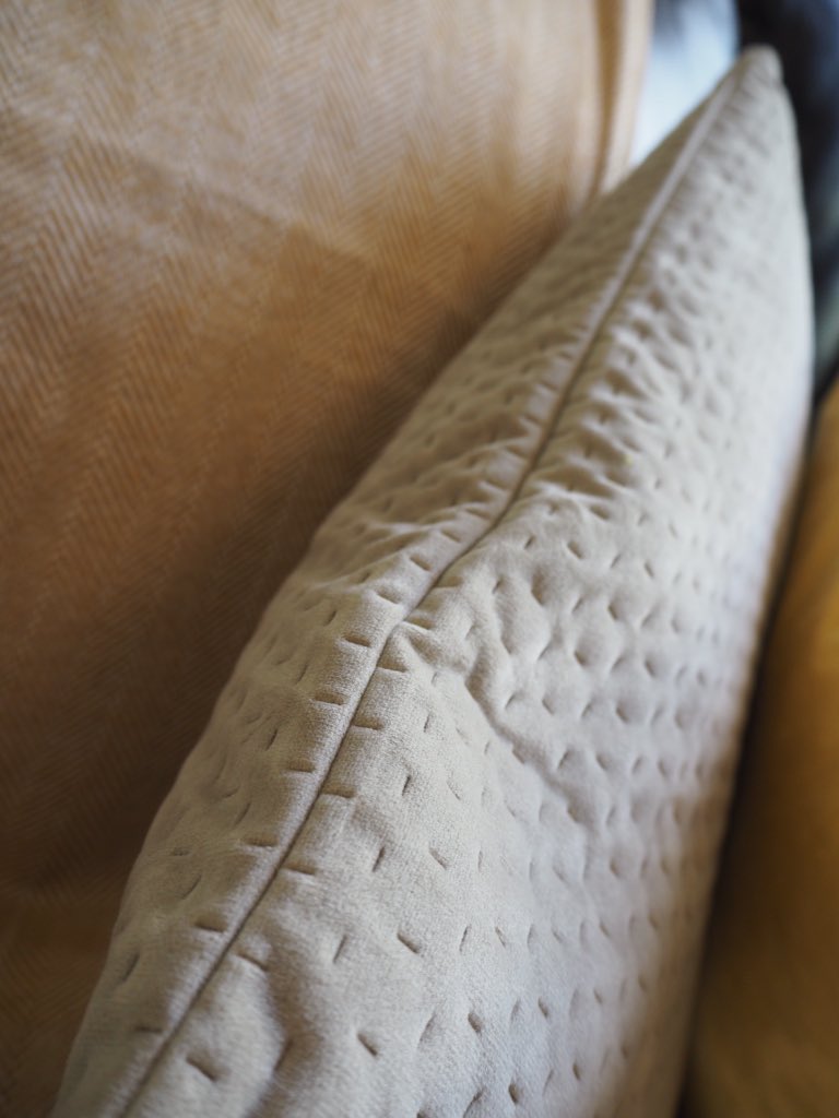 Autumnal colour scheme produced for a recent client. We love the warm textures and colours that make this living room feel that extra bit cosier 🍁🍂

Check out the before picture to see the difference! 

#interiors #interiordesign #colourscheme #autumn #orange #brown #tones