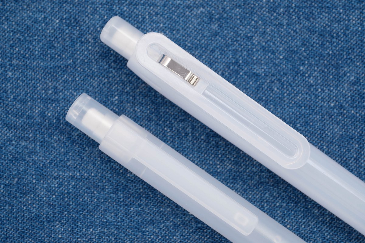 すずみ河原 無印良品のバネ式クリップシャープペンとシャープペン 半透明です
