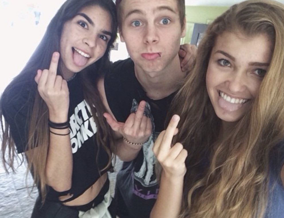 nov20ths's tweet photo. if u remember these girlies.... you deserve a veterans discount 2013-2016 was fun https://t.co/Vitbp5b6Oh
