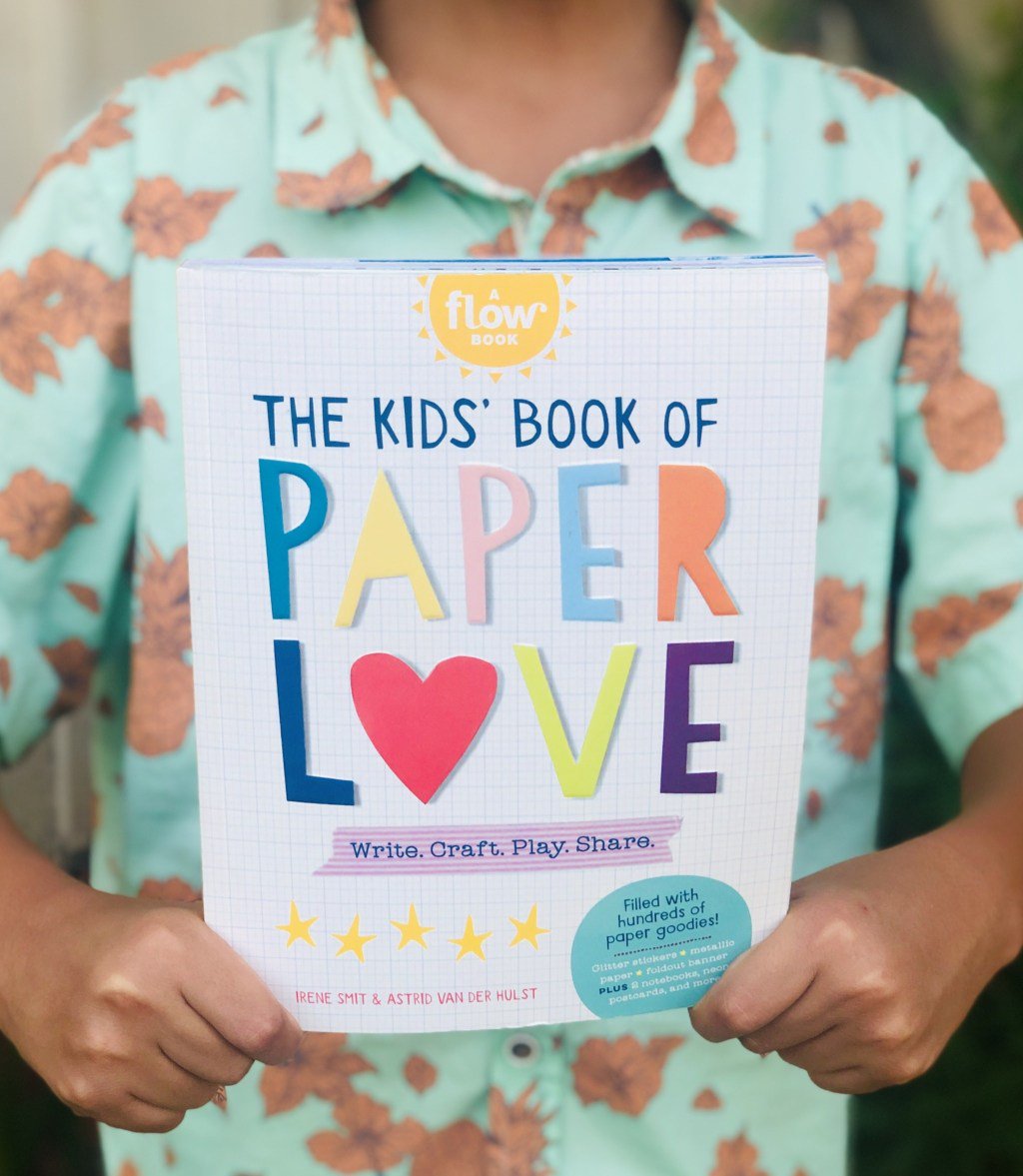 QueenBeeLatina's tweet image. Giveaway: The Kids’ Book of Paper Love &amp;amp; Michaels Gift Card #FlowBook queenbeelatina.com/2019/10/giveaw…