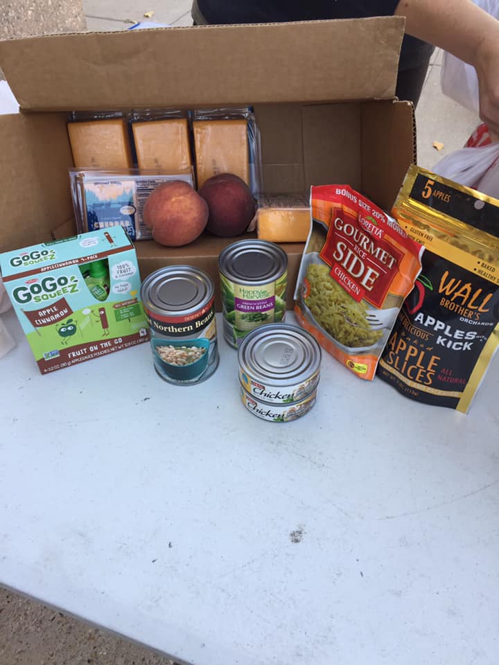 DVESdiamondback's tweet photo. Thank you UTAH FOOD BANK and to our wonderful VOLUNTEERS! Diamond Valley Elementary has been selected to participate in a program with the Utah Food Bank. It provides kids with a free bag of food to take home on the weekend for their whole family one weekend a month. https://t.co/7RrvDuS75t