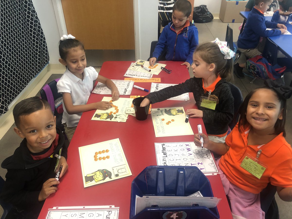 MFlores_CJES's tweet photo. Lion π¦ leaders enjoying their new fall centers. ππ§‘πππ¦#TeamSISD #CEJ #WildCard #fallcenters #Kindergarten https://t.co/OZXt1WWise