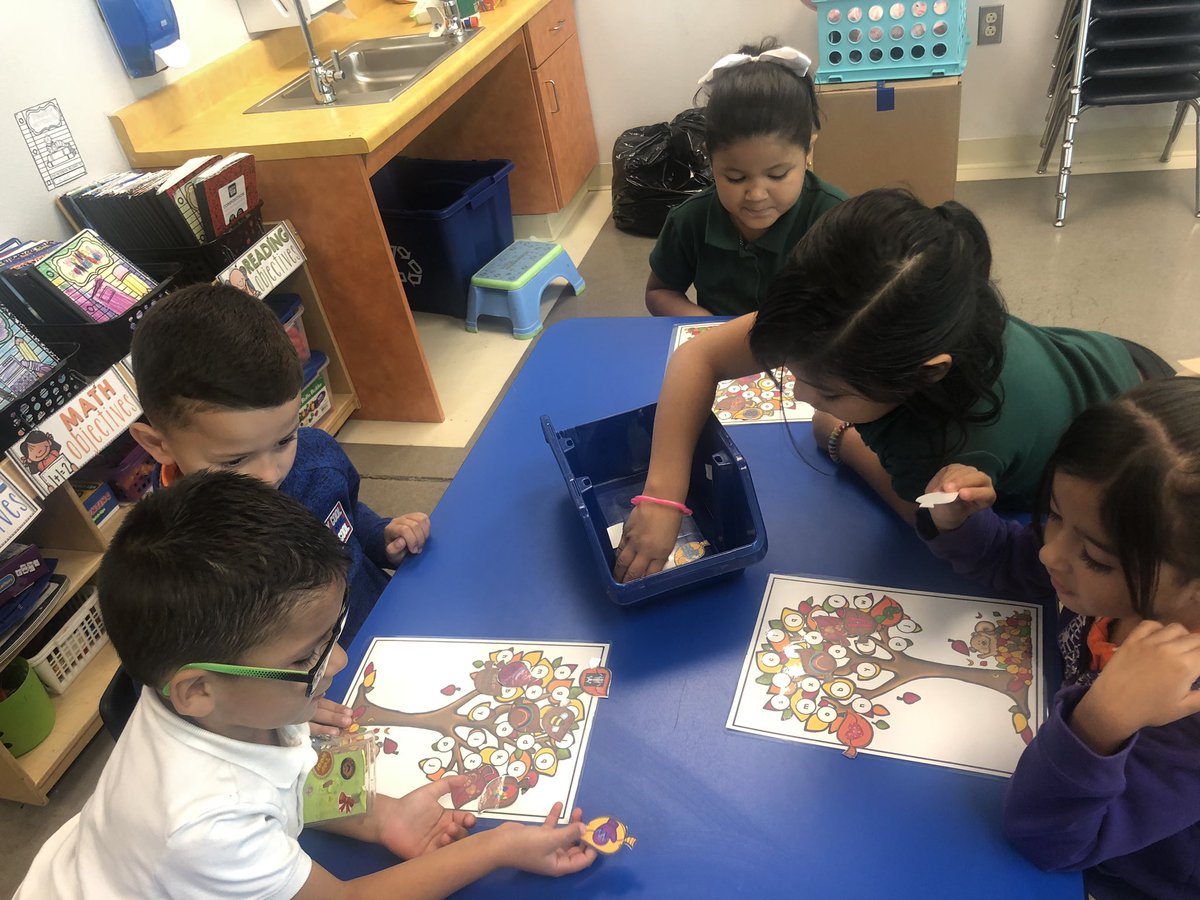 MFlores_CJES's tweet photo. Lion π¦ leaders enjoying their new fall centers. ππ§‘πππ¦#TeamSISD #CEJ #WildCard #fallcenters #Kindergarten https://t.co/OZXt1WWise