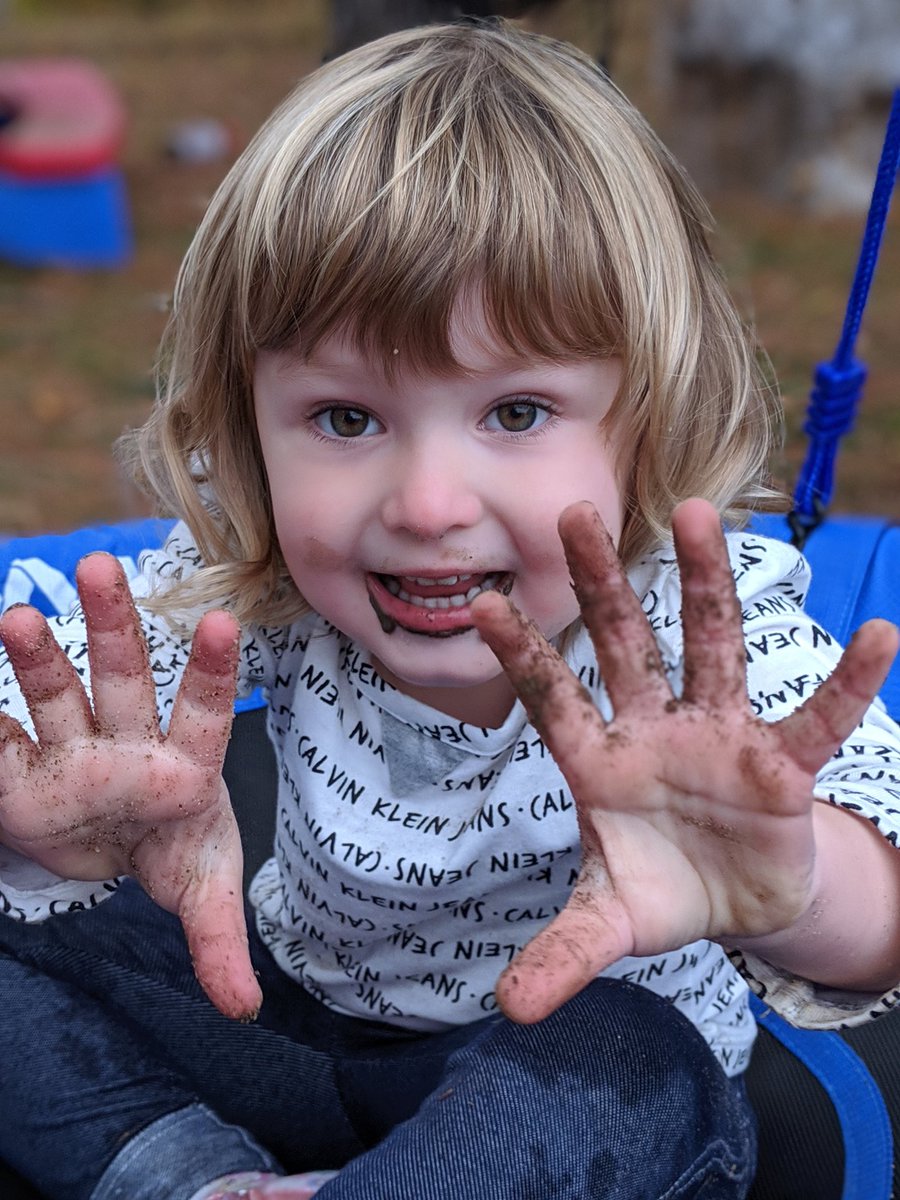 nadinesenack's tweet photo. Holding onto the milder weather for as long as we can!! Mud pies anyone? #takemeoutside #balancebike #nosweaterweather #lovemakingmud #fallismyfavourite #getdirty https://t.co/f1IZpc2YVk