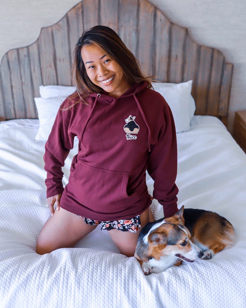 PAVGOD's tweet photo. ✨5K Giveaway✨
Prize: Maroon thicc hoodie

To enter:
1. Follow @PAVGOD
2. RT &amp; like this post
Bonus: reply with a pic of ur dog (or ur fav dog)

Winner will be announced Friday 10/25 when our new merch drops on our website https://t.co/49Ifcn92N2 https://t.co/hqG3Nsmyon