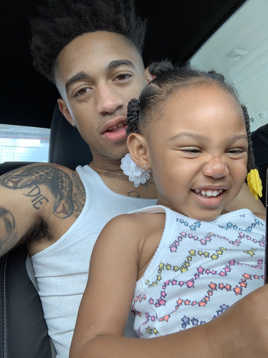 223bankroll's tweet photo. Never Let Em Take Me &amp; I Wont Crash 🙅🏽‍♂️ Me &amp; My Daughter Mood When We Hear I Got Em Mad!!!! 🤪💙 https://t.co/XrbhUUg3bG