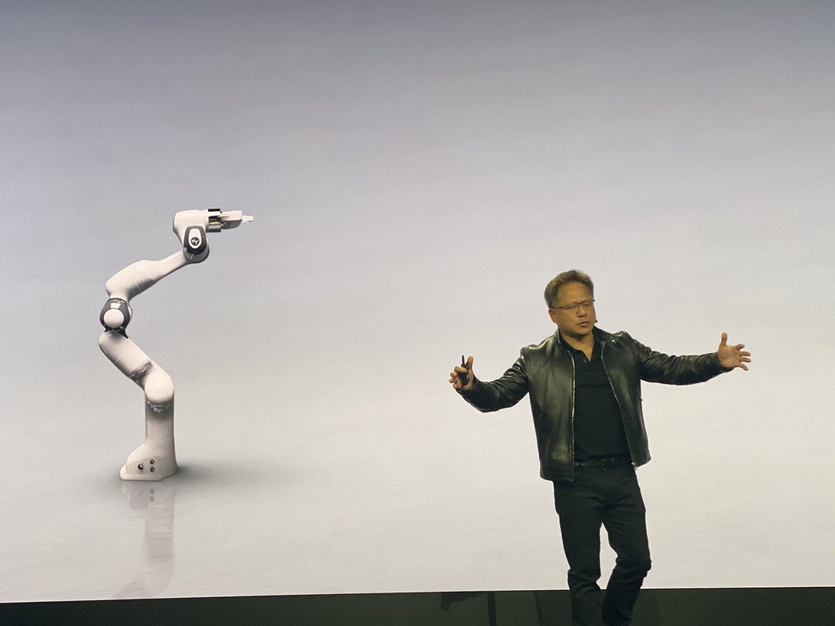 Jensen Huang talks #cobots.  ⁦@grok_⁩ will #robots walk among us soon?? #mwc16 ⁦@nvidia⁩