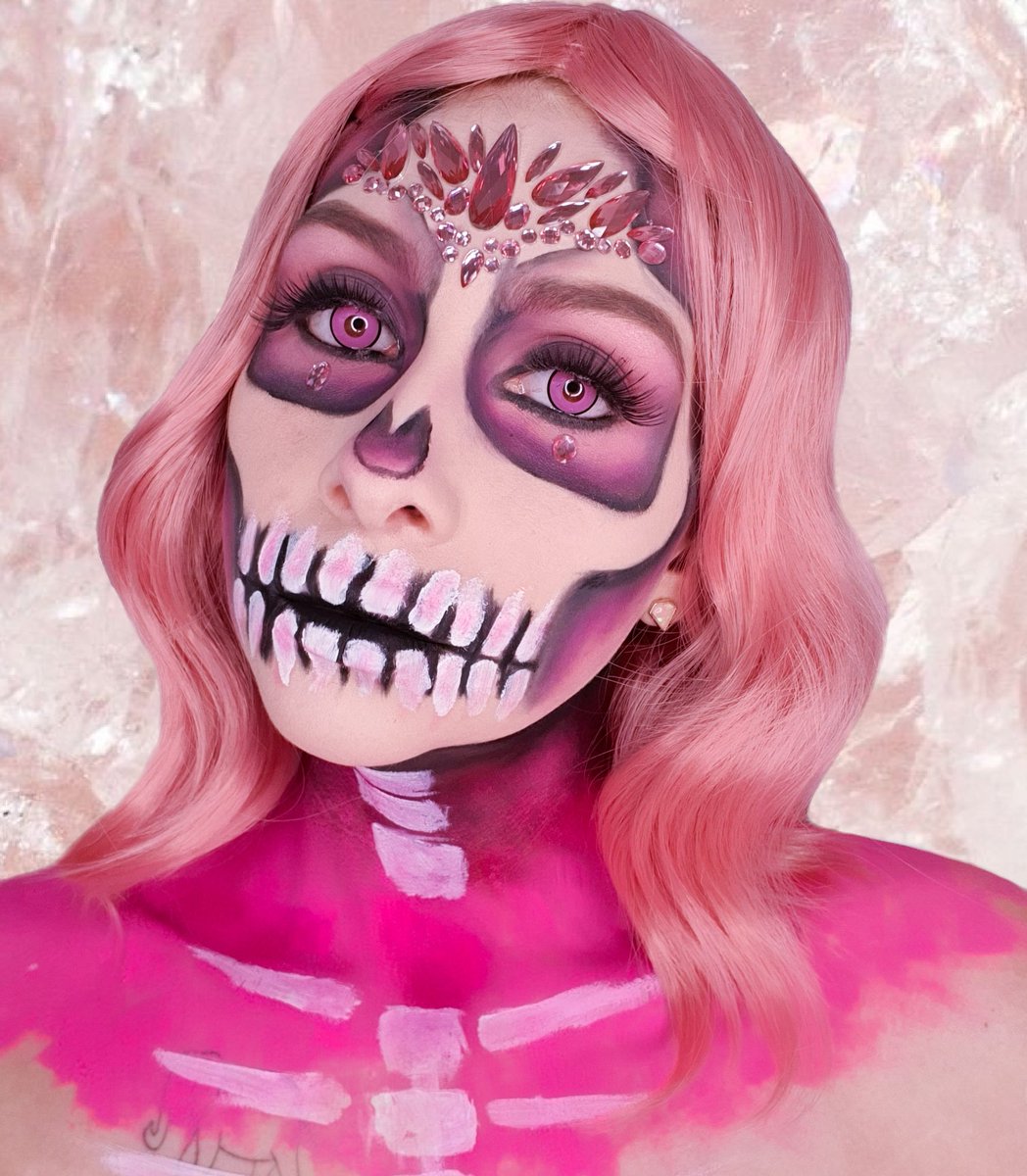 marthamorim30's tweet photo. H a l l o w e e n _ 21
Boa noooite gente, devo dizer que estou muito feliz com o resultado da make de hoje 💖 Fiz uma Caveira Rosa. Espero que gostem 💖💖💖💀
#halloween2019 
#pinkskull 
#makeupskull https://t.co/lHrkoJGxJp