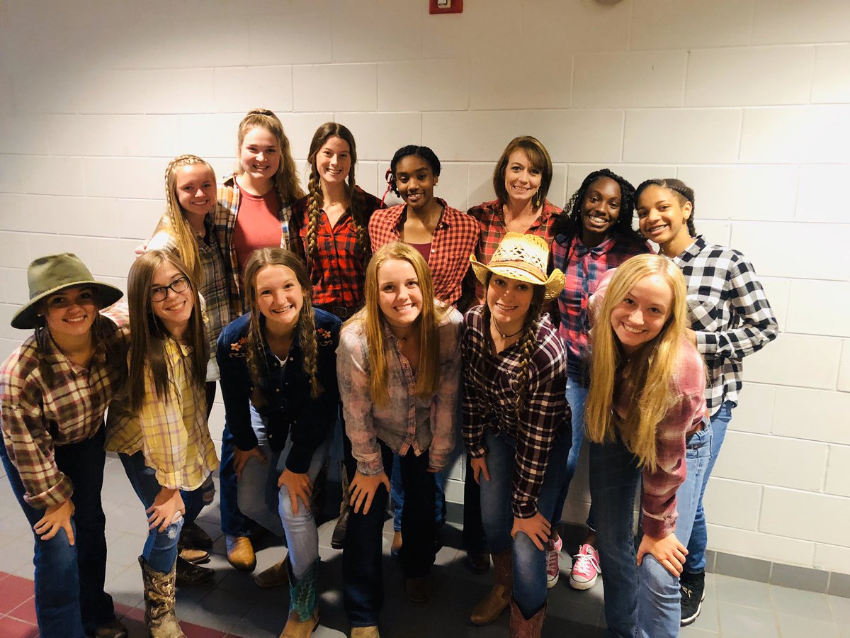 CheerKosy's tweet photo. HOCO 2019-Day 1 Western Day!! Tomorrow letβs see how out of this world you can get!! Keep sending your pics to us!! #khscheer #whippetpride https://t.co/Rn5Bw7edzn