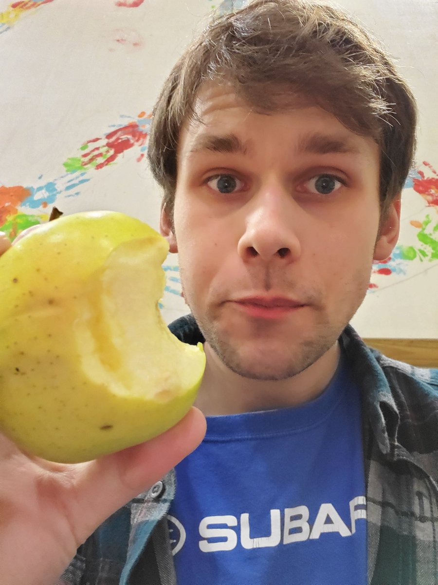 Electra_RTA's tweet photo. #eatinganapple #applemonday https://t.co/cDXE7t6wEO