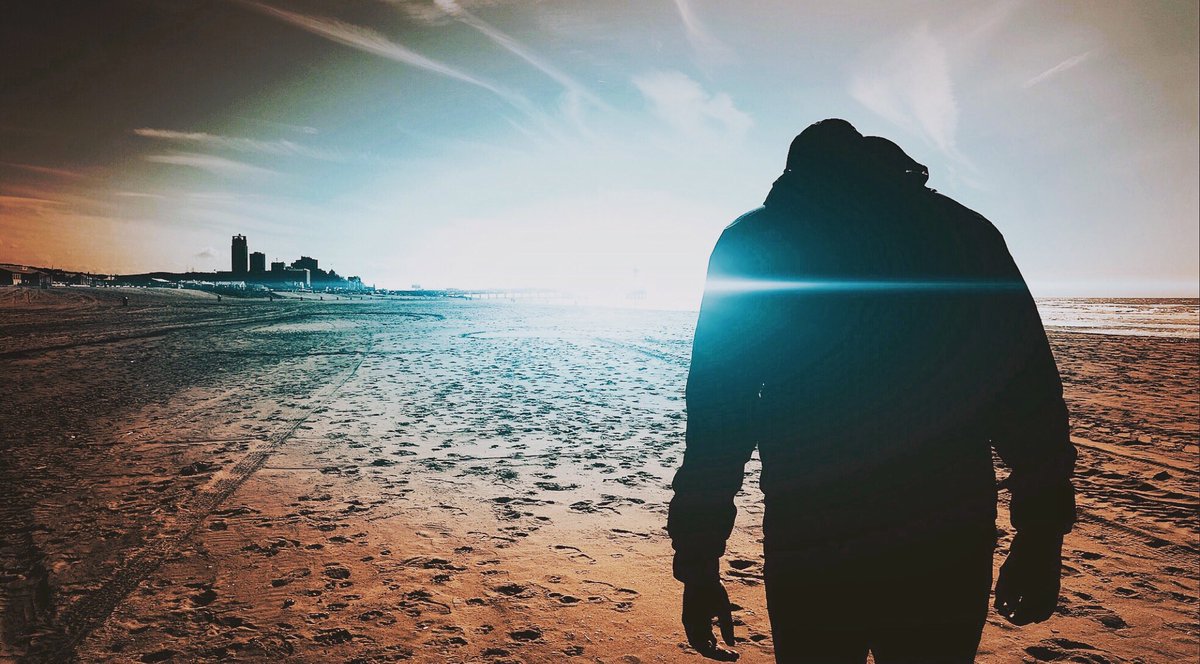 Sick new tunes arriving soon ⚡️ 

ʎpɐǝɹ ʇou ǝɹɐ no⅄