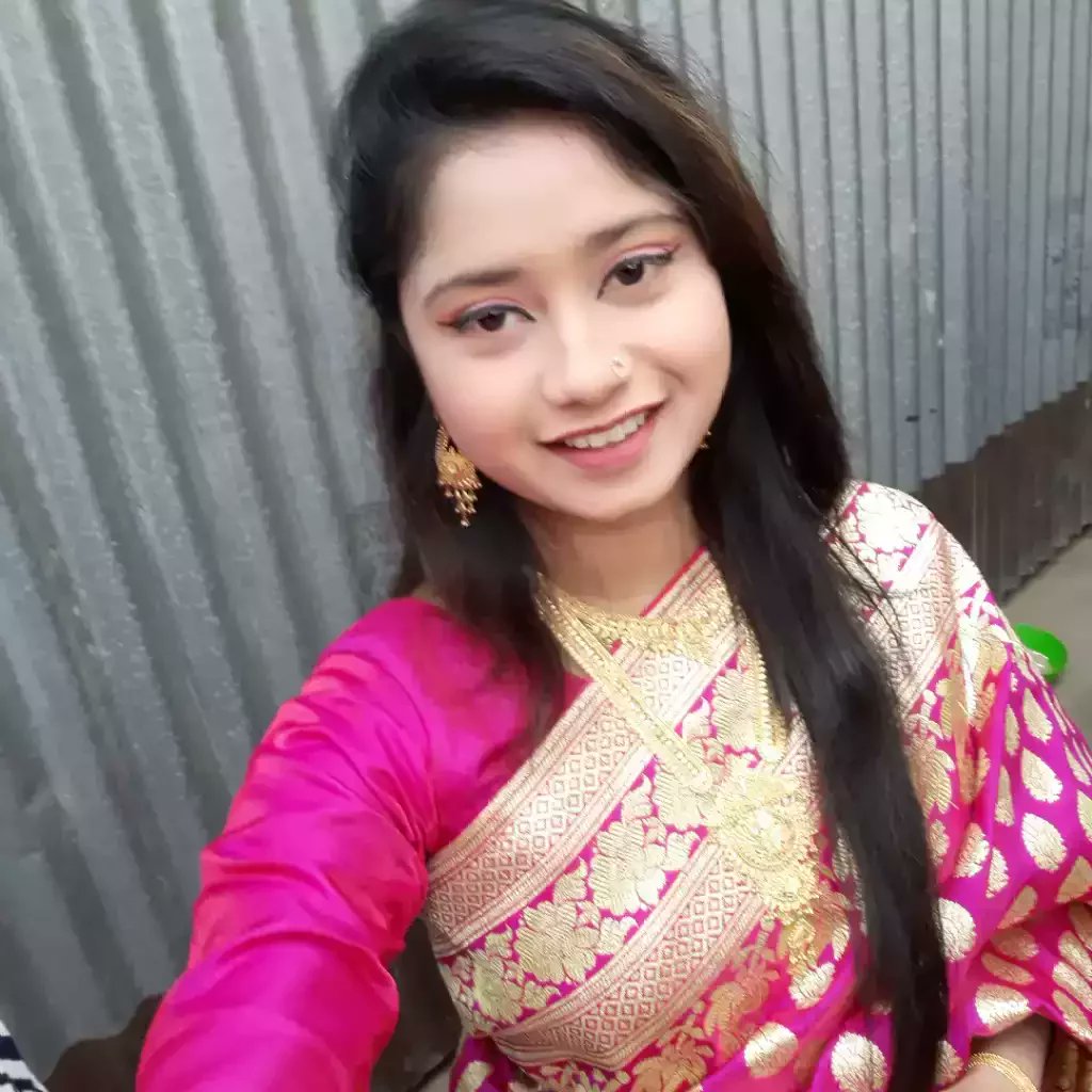 TusfiRohman's tweet photo. এই সেই মেয়ে নাম তাহামিনা পরকীয়া করে পালিয়ে গেছে তার সামি পাঠানো টাকা নিয়ে তাই ওকে সবাই দরে জুতা পিটা করা দরকার https://t.co/quZfeyrunC