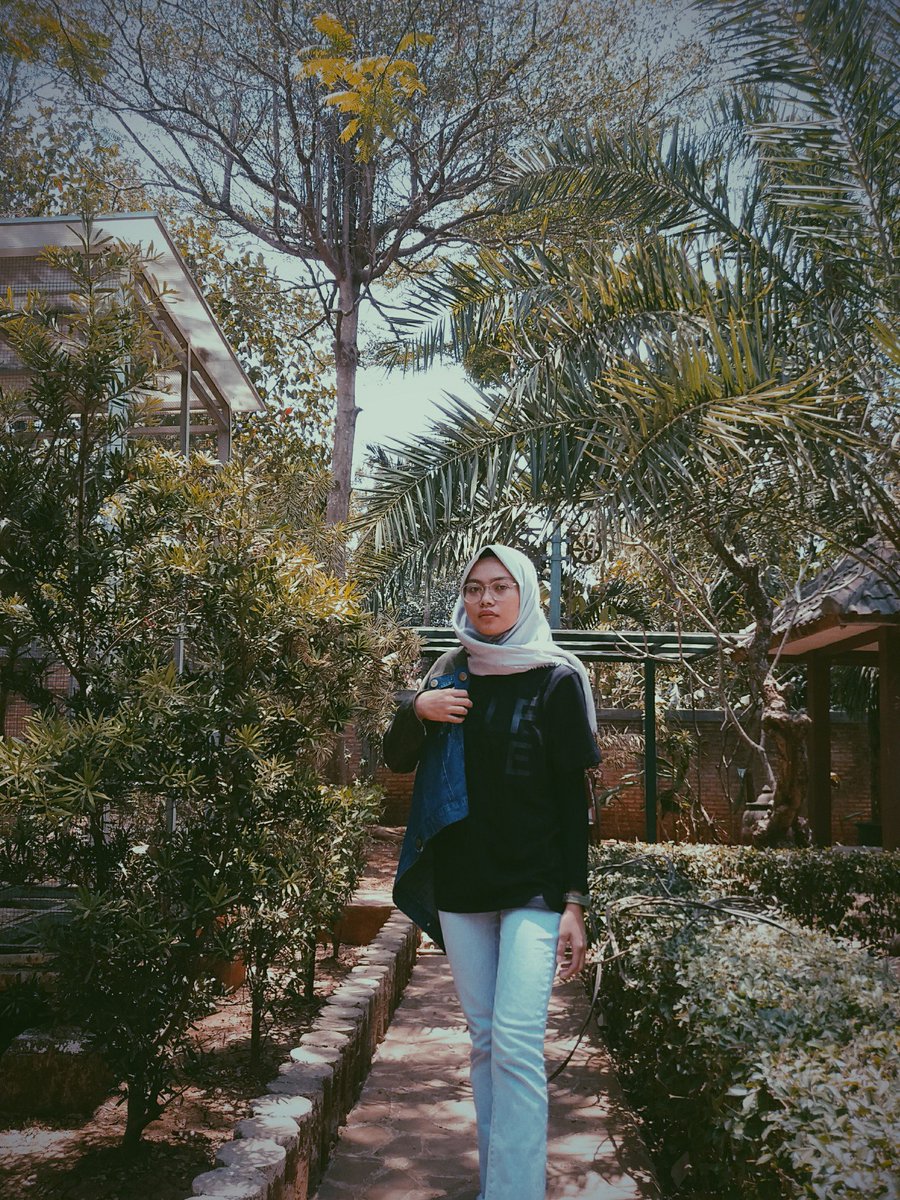 LozziRey's tweet photo. Mau yang #sempit sempitan?
Dunia masih luas&amp; indah  loo https://t.co/qQ1WaWEUxv