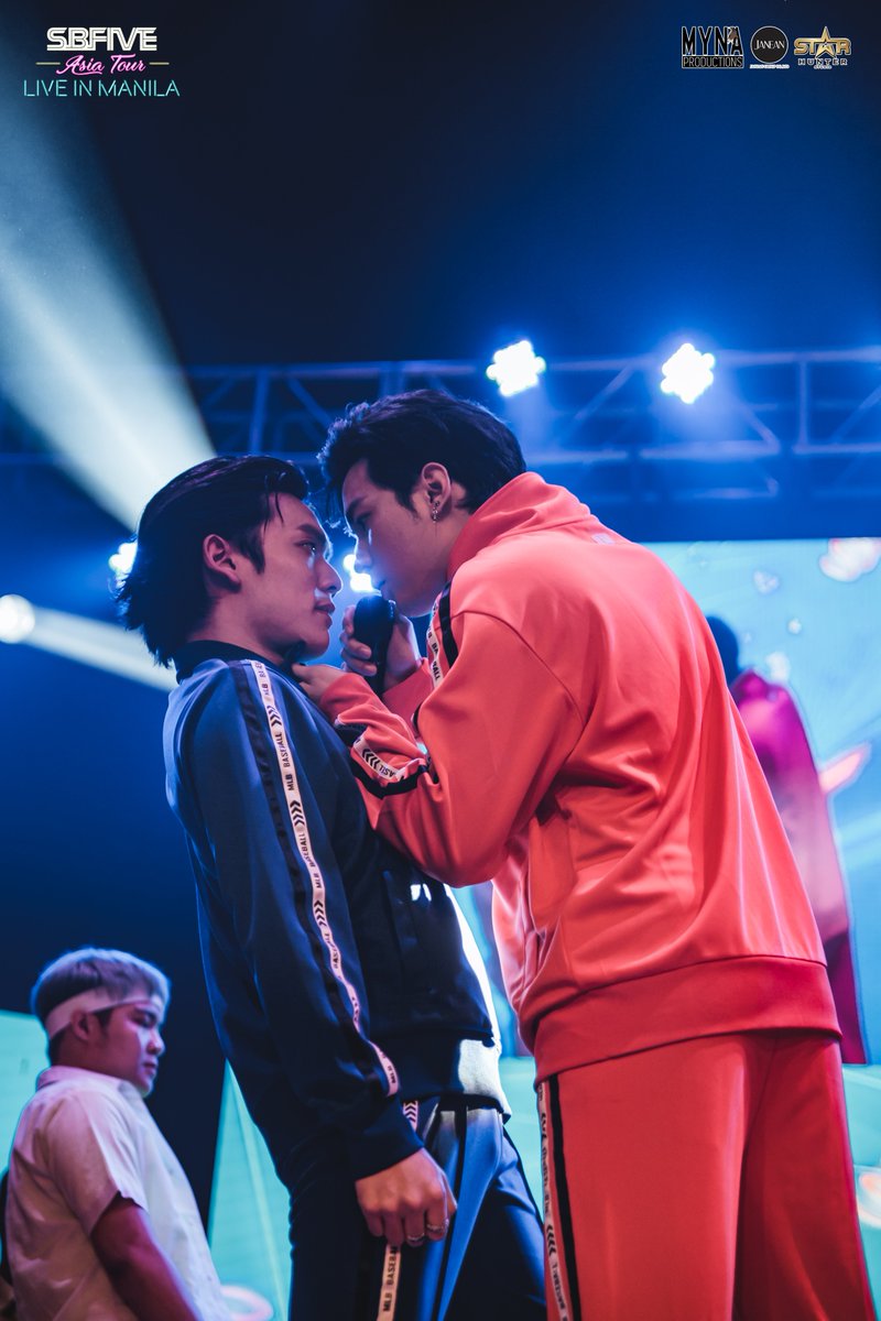 MYNAproductions's tweet photo. SBFIVE Asia Tour Live in Manila Highlights ✨
📒 https://t.co/AWNFtABHWD
#SBFIVEliveinManila
#SBFIVE
#MYNAproductions
#JaneanGroup
#StarhunterStudio
#เต้ติสชีวิตโลเทค
#อะไรอะไรก็ตี๋
#บาสเด็กอ้วนที่แท้จริง
#พี่เตอร์สินกำ
#ขุณขิมมอญ https://t.co/Q4TigGJkak