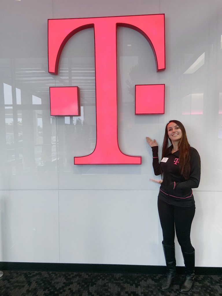 Moojan17's tweet photo. Stopped by the T-Mobile's Headquarters today to see my most favorite leader, @JohnLegere. Unfortunately, that didn't happen, but I got to meet so many awesome people from the T-Mobile family. So proud to be a part of this company. #BleedMagenta https://t.co/xa9t9toNma