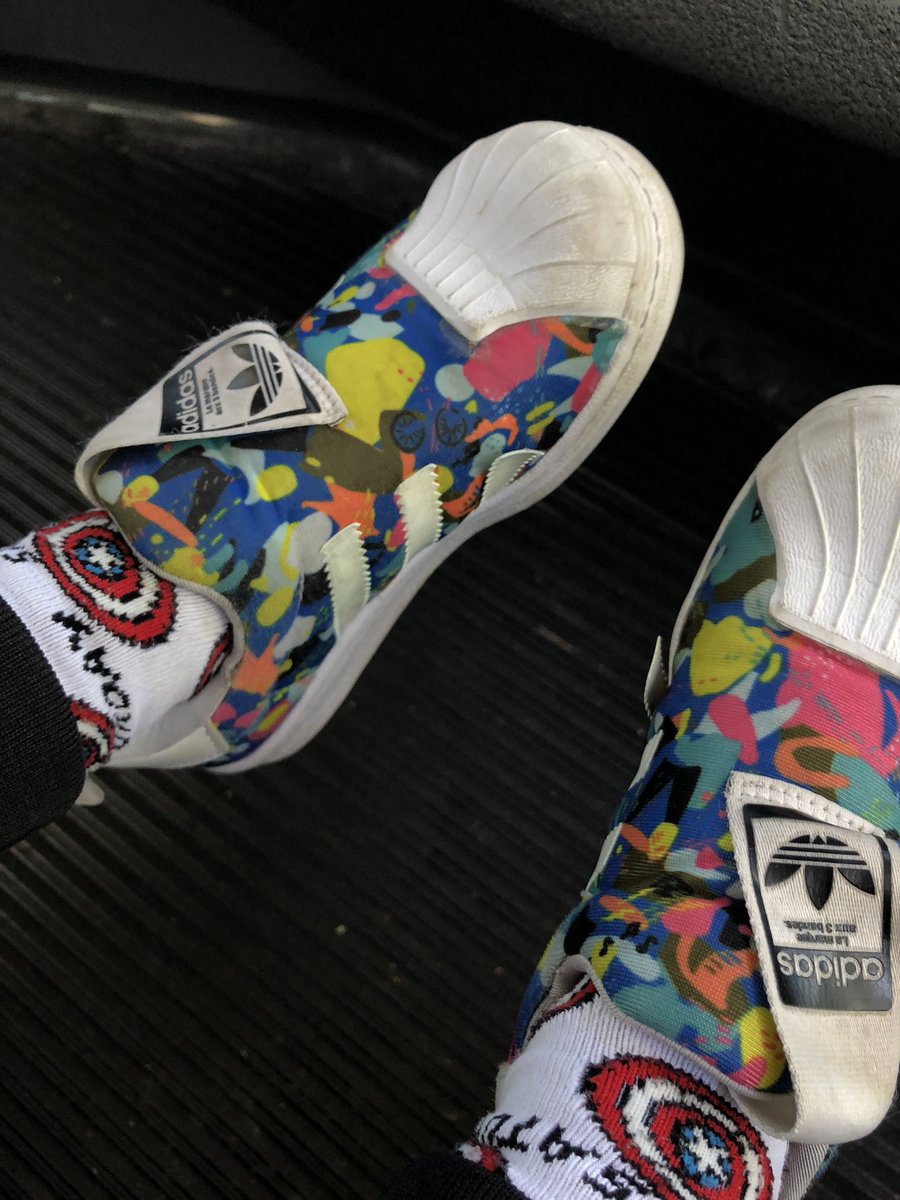 guwaakniu's tweet photo. hey @adidasoriginals at least use some better glue for the stripes!
#adidas #adidasoriginals #superstar360 #brandwithTWOstripes https://t.co/Oy9kIvPz1M