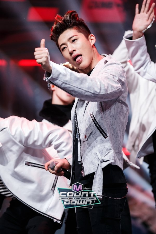 iKONChile's tweet photo. 『 #BelovedHanbinDay ll 191017』❖Hanbin🐥🐣🐤💕💘 era Dumb&amp;Dumber
#iKON #아이콘  #StrongForHanbin # #Hanbin #BI #Bobby #Chanwoo #Junhoe #Jinhwan #Donghyuk #Yunhyeong #Dk #Song #June #Jay #Chan #BelovedHanbinDay #D1To131 
[iKON CHILE] https://t.co/KdfiNzUpLZ