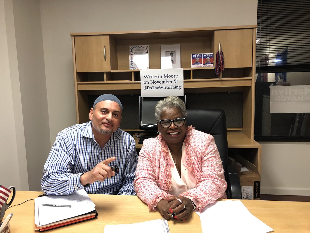 MMayor2019's tweet photo. Senator Moore was joined by Daee Muhammad-McKnight for this night's episode of #MooreMonday to discuss public safety and the youth of the city of Bridgeport.  Please go to our acebook page to watch the rebroadcast of it!  

#DoTheWriteThing #WriteInMoore https://t.co/jBHZGYOZvW