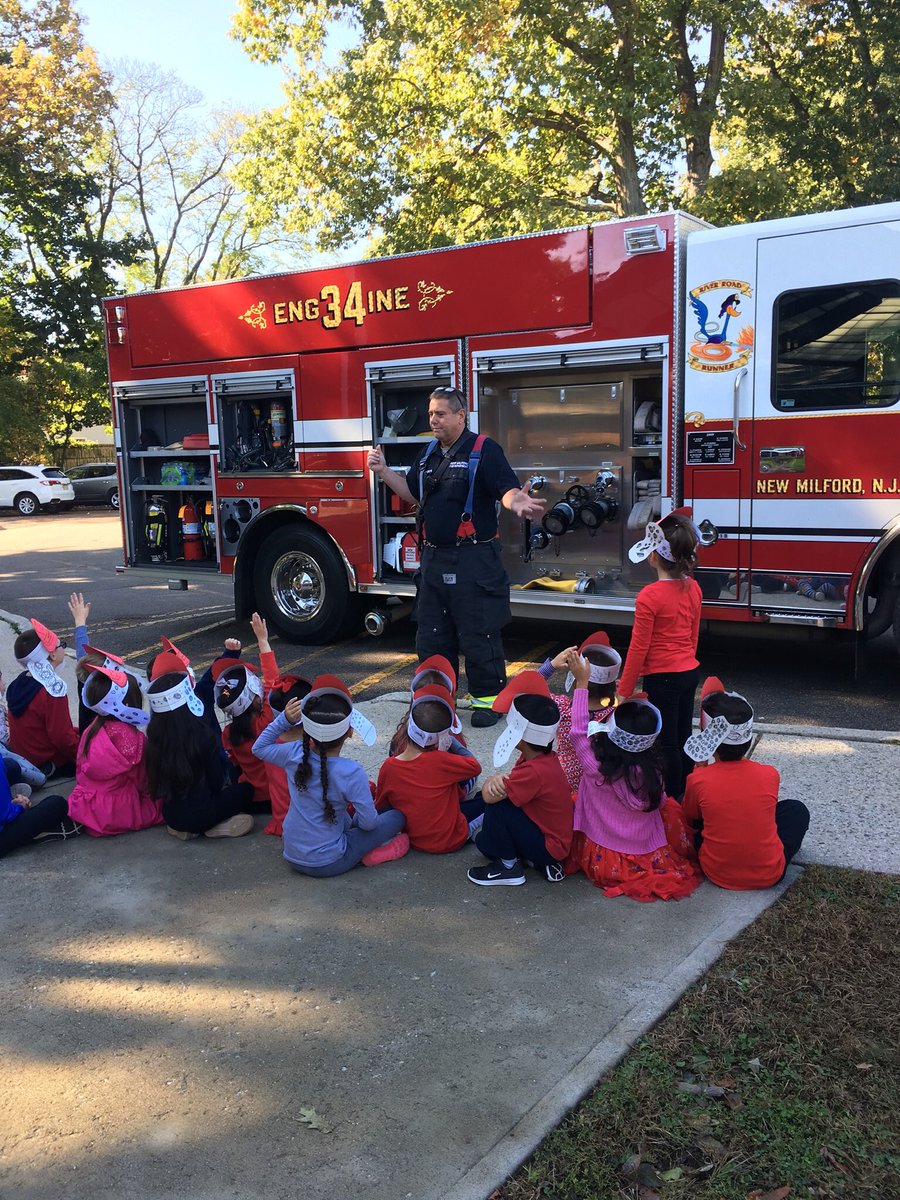 harvey_abc123's tweet photo. A big THANK YOU to the #NewMilfordFireDepartment and @LabrosseKristy for a fun and educational #FireTruck visit at school today! #Kindergarten #FirePrevention #Engine34 @NMGibbs_NJ #NMUKNIGHT https://t.co/JUwUBCbzak