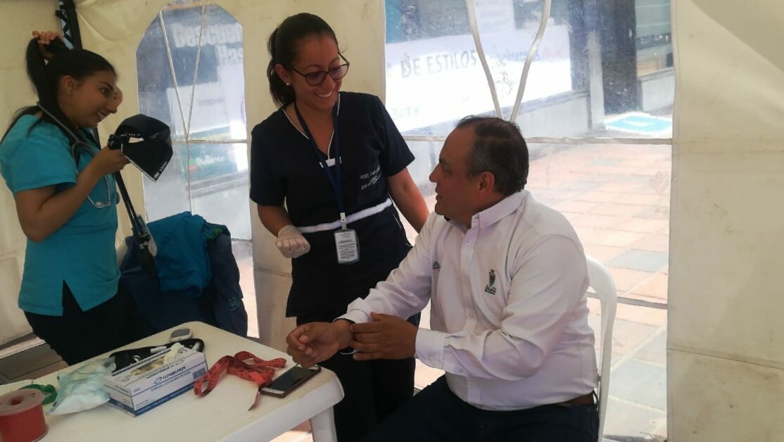 Jorge_ojeda_g's tweet photo. La Secretaría de Salud de Duitama invita a la comunidad a participar de la semana de estilos de vida saludable "CUIDEMONOS AHORA" que se llevará a cabo desde el 19 hasta el 25 de octubre de 2019.
Estarán en  la Plaza de los Libertadores desde 7 a.m. a 12 m. https://t.co/tXCIlHvglq