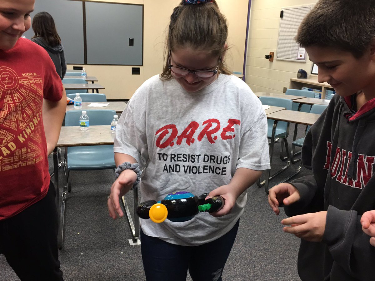 6thGradeCMS's tweet photo. The sixth grade teachers and students celebrated the end of Quarter 1 with a Fall Harvest Party with games, food, and friendship. https://t.co/qMYLxMXnGu