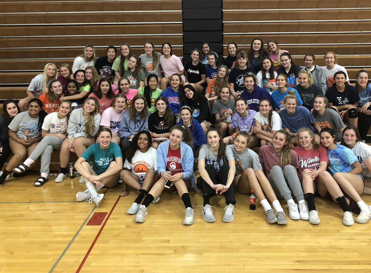 Ms_Ohrt's tweet photo. One last time—-all 5 levels together for some pizza! ⁦@herseyvball⁩ https://t.co/cXtoDoNfZU