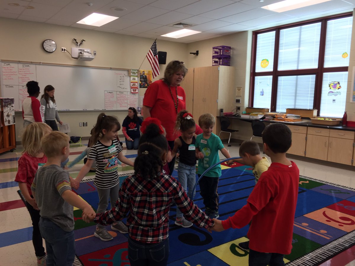 LaFounta1's tweet photo. East Vincent Unity Day-Applying our Go CATS values to grow and build community relationships. #WeLoveEastVincent
#TomStecher
#teamworkmakesthedreamwork https://t.co/EdsjjpZii8