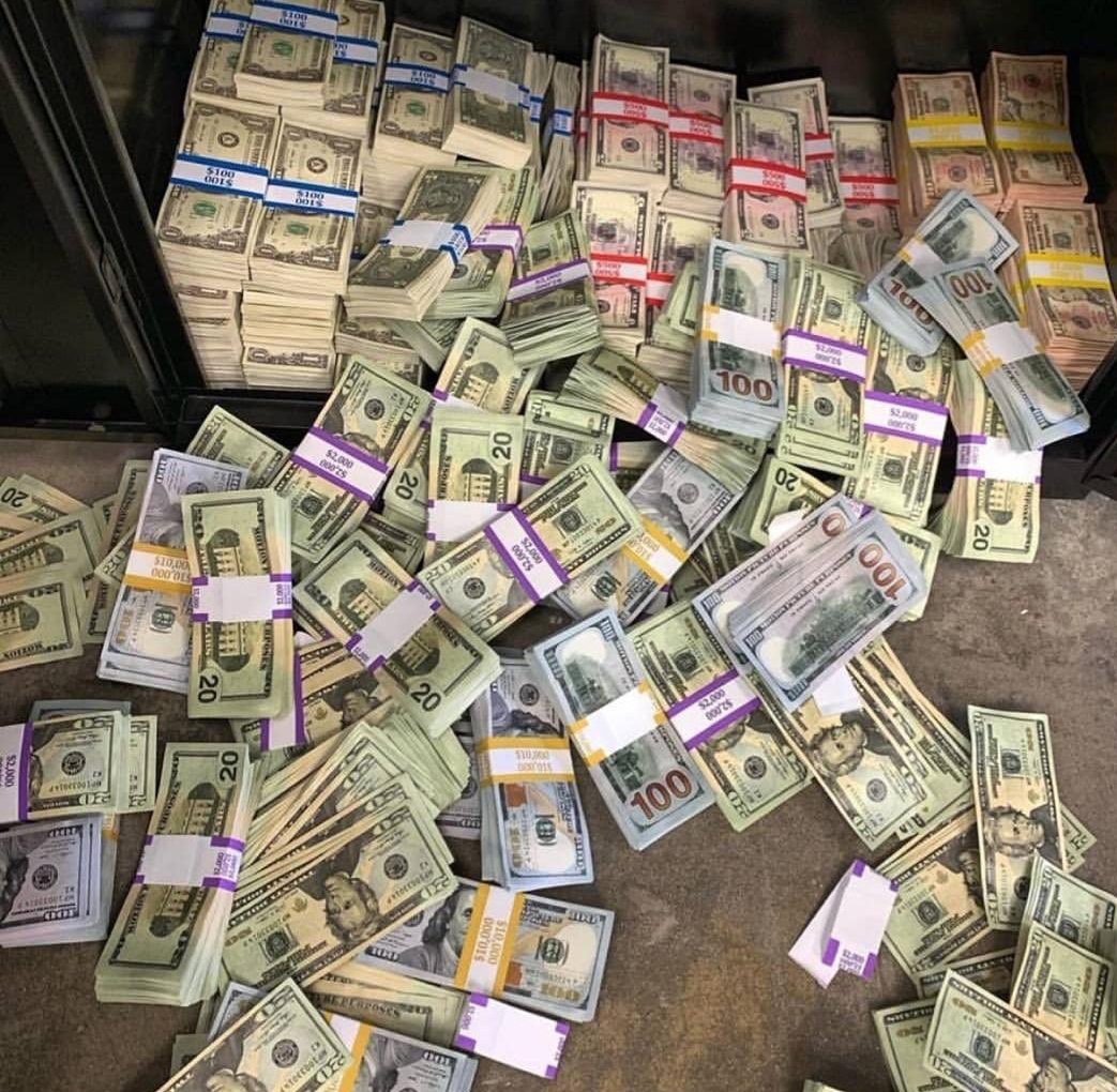 Jamesjo44728908's tweet photo. #sugardaddywanted I'm gonna be your sugar daddy with no sex or nudes..need first 10 people to like and retweet,this👇🏾follow me and DM with your PayPal or cashapp $4000 immediately and $1000 as shopping,Money can never be a problem💰💰💵💵text me(917) 791-7714 https://t.co/OkTPGzyLaj