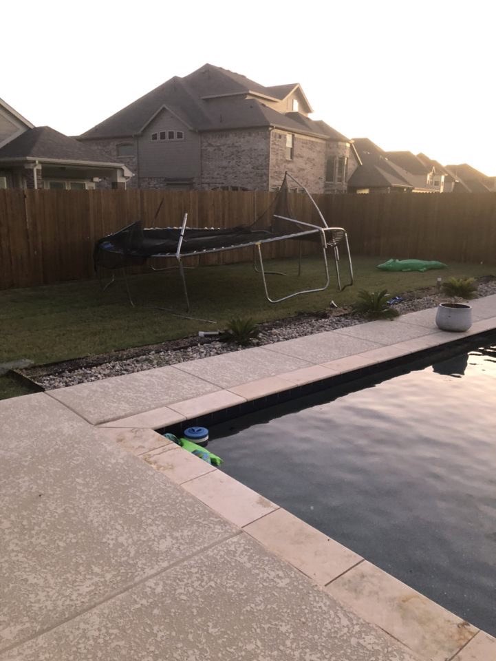 Nupe_4life's tweet image. Yeah...Um this trampoline isn’t mine.  #DallasTornado