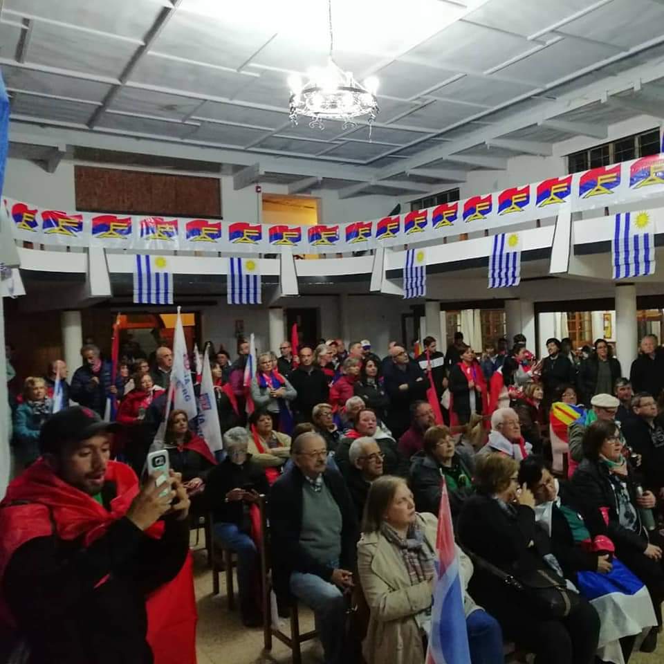 ¡Gran acto en Sarandí Grande! En cada rincón de Florida las y los frenteamplistas abrazamos el proyecto país de la alegría colectiva. La región nos confirma que el camino es la inclusión y lo recorremos junto a #MartínezPresidente 🔴🔵⚪

Musicaliza Mbohape🎶🎼