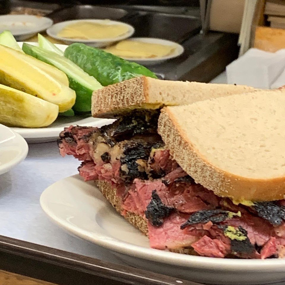 JRCX's tweet photo. @Foodiechats Made it back to @KatzsDeli yesterday... love the pastrami, hate the wait! #foodiechats #fallsoiree #deli #nydeli #pastrami https://t.co/LnwLHU71CM