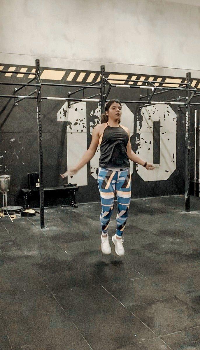 mariaperosint's tweet photo. Me prometí que no iba a hacer el 20.2 por mi espalda pero better an oops than a what if 🤪🔥👋🏽 #20point2 https://t.co/t27mYzjuwm