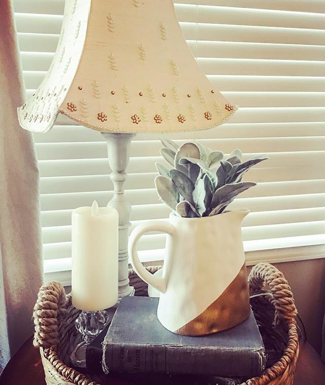 BoiseStephCoy's tweet photo. 🌿For my home refresh on a thrifting budget, it’s fun to find items that just need a little love ❤️ put back into them.  This sweet little woven tray was calling my name at Goodwill but the handles looked like they’d been chewed by a dog.  So I grabbe… https://t.co/O2y7plMkAP https://t.co/4dUbnCFuO1