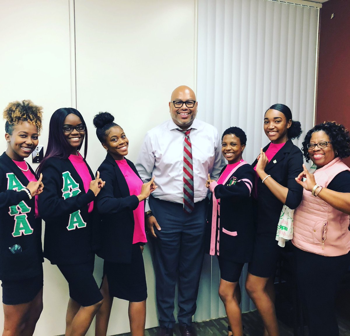 VCSAWillieBanks's tweet image. Final meeting of the day with #lambdasigma @UCIrvine of @akasorority1908 #ucipride #zotzotzot @UCI_OVCSA
