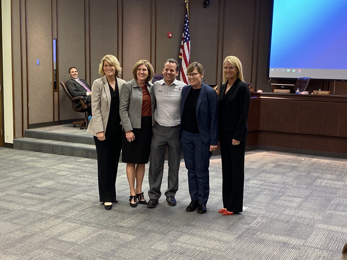 devans6434's tweet image. Recognizing the incredible work with community partners: YMCA, Dad’s Club and Swim Jim for middle school swimming opportunities in SBISD! ⁦@SBISD⁩ ⁦@SBHFTA⁩ ⁦@SBISD_HFDept⁩ ⁦@sbisdathletics⁩