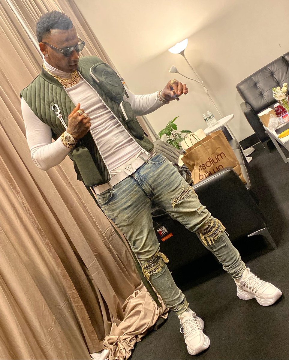 Big Speaker (@MoneyBaggYo) on Twitter photo 2019-10-22 04:04:57 The Best Thang Since Sliced Bread. ππ°β½οΈ #BigSpeaker The Best Thang Since Sliced Bread. ππ°β½οΈ #BigSpeaker