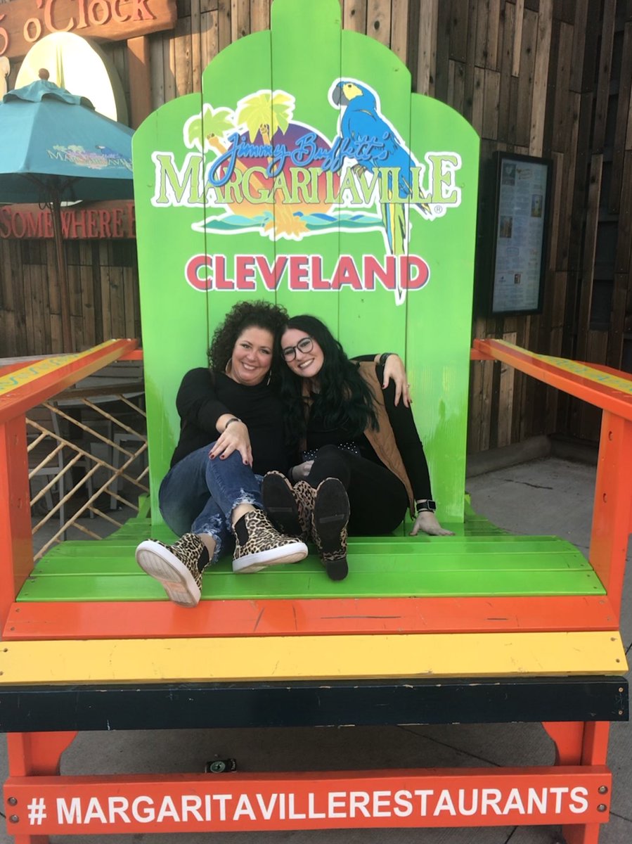 PaigeeMichael's tweet image. Had a GREAT weekend in Cleveland!! ✂️ #LicensedToCreate