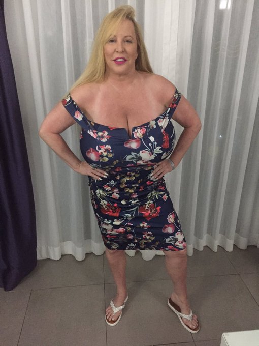 Finished running errands now I&rsquo;m going to get my nails done and then go home and feed the kitties https://t<a href="/tag/lasvegas"class="tags"><span>#lasvegas</span></a><a href="/tag/bigtits"class="tags"><span>#bigtits</span></a>