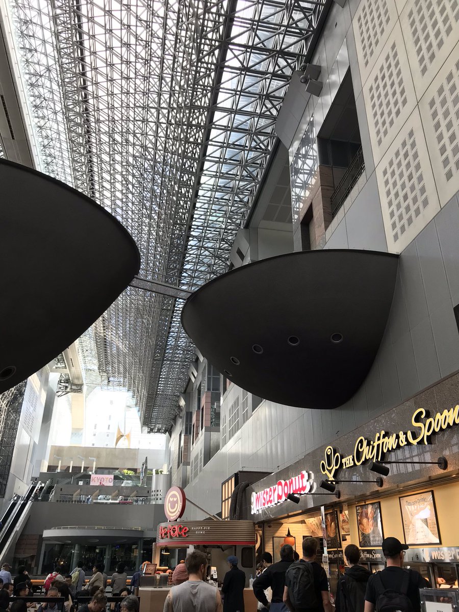高橋良太 京都駅のミスド 日本の京都にある自慢のお店 シフォンケーキとパイフェスも一緒です