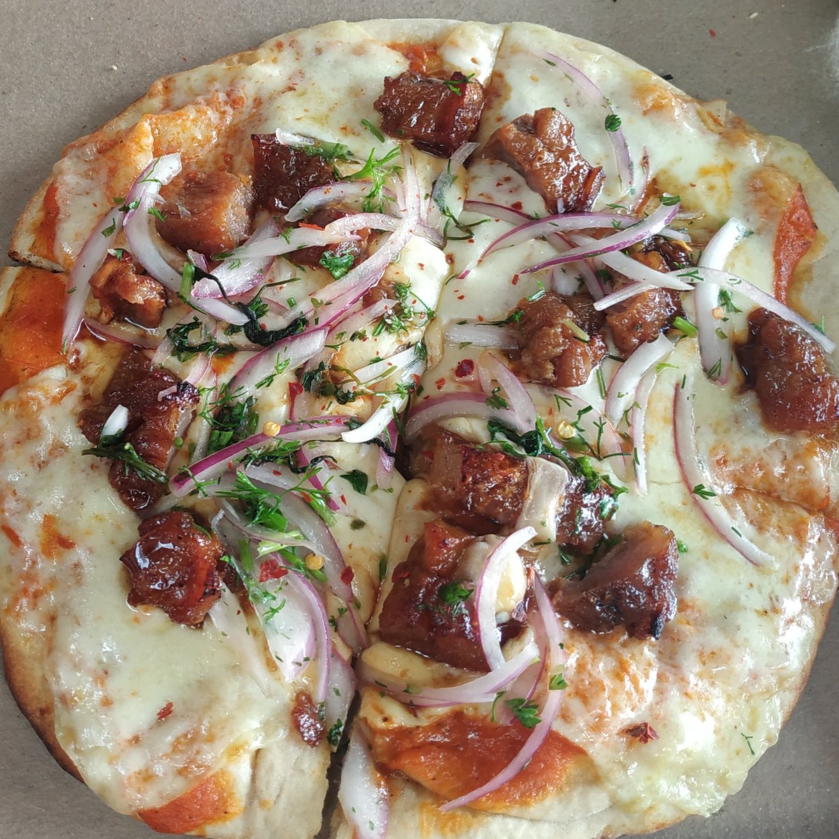 killerq_ueen's tweet photo. Para los interesados en #pizzamasterco
Hoy probé 3 y estuvieron muy buenas, una mejor presentada, otra más rica...  recomiendo las 3 en el siguiente orden:
1. #Umami de La Martina Trattoria
2. #Bambazu de Le Paste Ristorante
3. #Mignota de One Pizzería

Mañana vamos por más 💪 https://t.co/8ZJ0FIX81T
