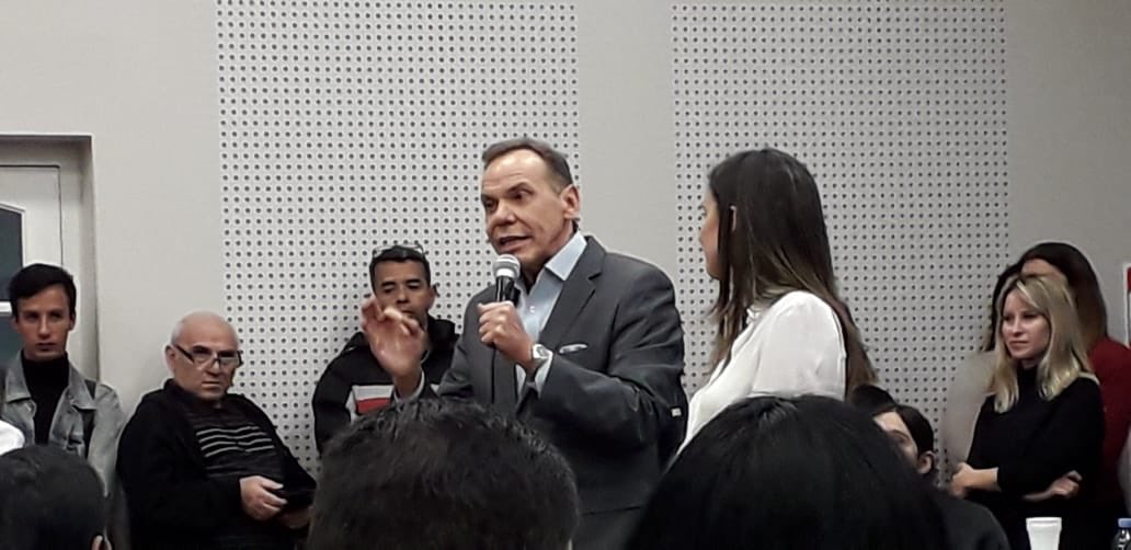 Junto con <a href="/EliTrotta/">Elisa Trotta</a> realizamos una jornada informativa para migrantes en donde explicamos cómo realizar la radicación a distancia #Radex. Además, les brindamos información acerca de la inclusión financiera que se encuentra vigente para los migrantes.