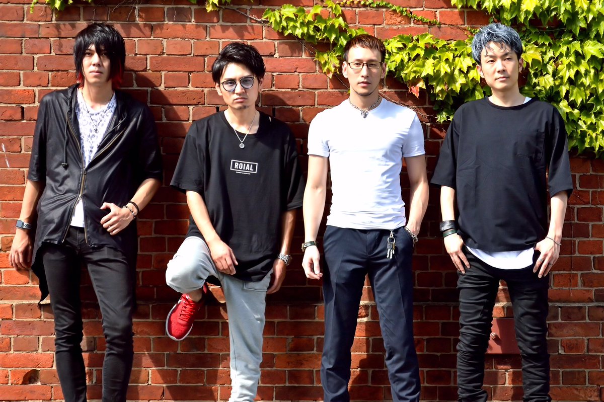 新しいアー写を撮影・編集していただきました！<a href="/Pht_MYBM/">まやぼむ*.(MYBM)</a> さんいつもありがとうございます😎
#アー写 #CrymallyCrowthing #バンド #福岡